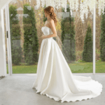 Gładkie suknie ślubne – klasyczny wybór!